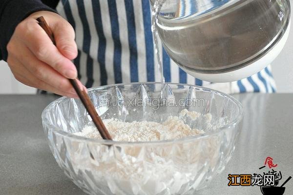 蒸锅蒸包子上层熟下层不熟怎么办,为什么包子生煎顶部不熟,解释的非常到位