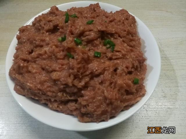 馄饨馅肉怎么变嫩,怎么可以让馄饨的肉馅嫩一点,这么写的真好