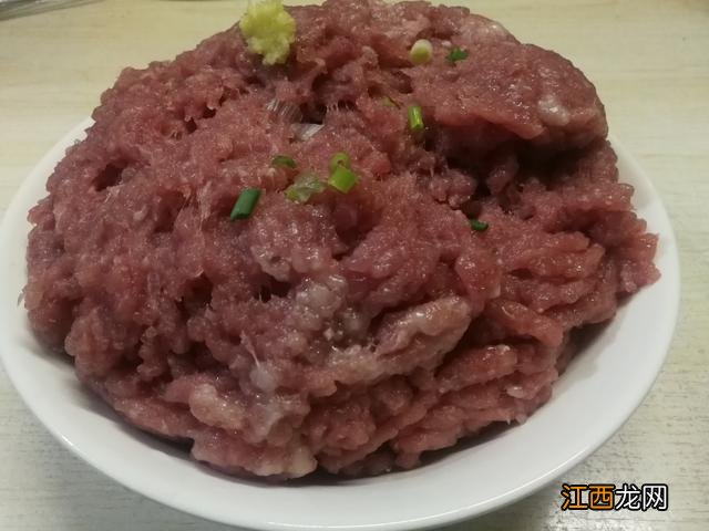 馄饨馅肉怎么变嫩,怎么可以让馄饨的肉馅嫩一点,这么写的真好