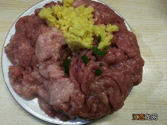 馄饨馅肉怎么变嫩,怎么可以让馄饨的肉馅嫩一点,这么写的真好