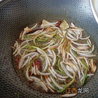剁辣椒里面可以放油吗,剁辣椒里面能不能放油,这份美食攻略请收好