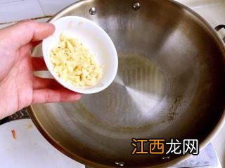 炒菜为什么冒烟,炒菜锅炒菜冒烟是怎么回事,更多小技巧分享