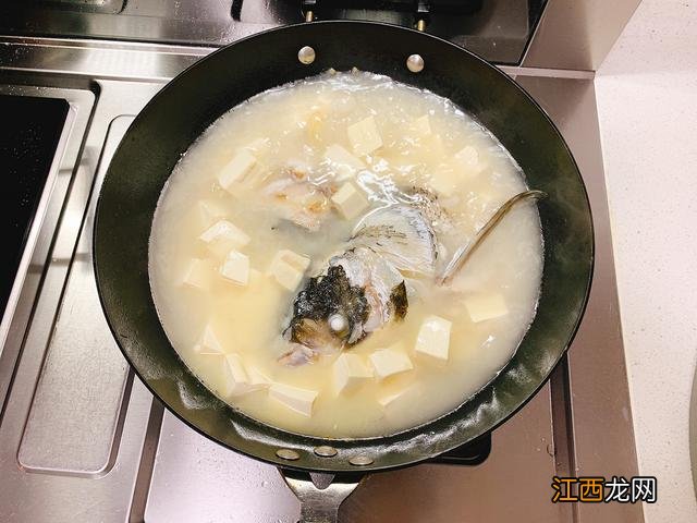 鱼头豆腐汤都放什么调料,鱼头豆腐汤要放什么佐料去腥,告诉你的家人