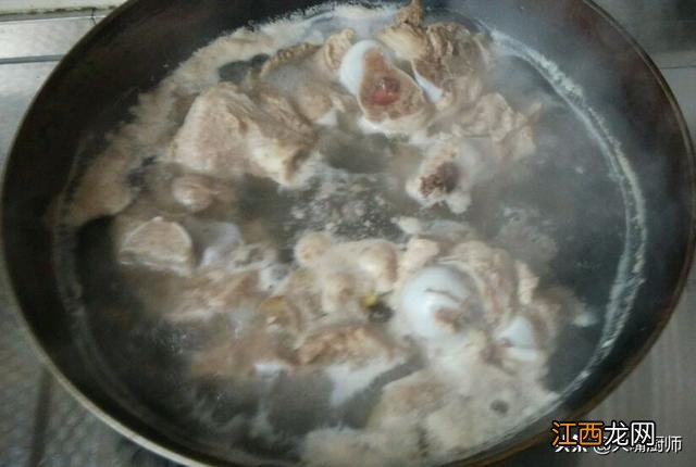 大骨高汤怎么用,怎么用大骨浓汤料熬高汤,有趣知识科普