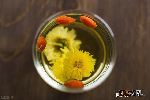 菊花泡水为什么变成绿色,菊花泡水为啥变绿色,这些你一定要知道