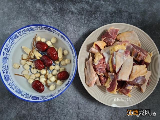 鸭肉和什么一块儿炖好吃,鸭肉能跟什么菜一起炖,真是实用,好文章