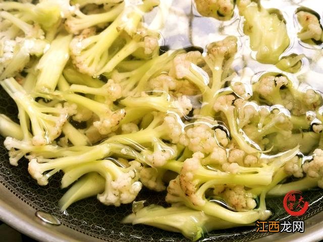 菜花变绿是什么情况,白色菜花变绿怎么回事,给这个作者点个赞