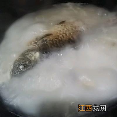 鱼炖汤加什么菜好吃,鱼炖汤加什么好吃,用处大,科普文章