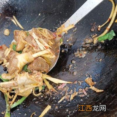 鸭肉和什么炒最好吃 鸭肉用什么配菜炒好吃