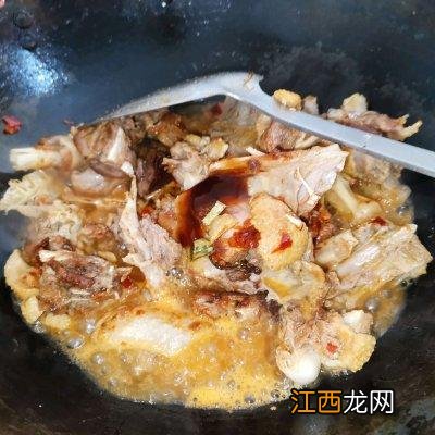 鸭肉和什么炒最好吃 鸭肉用什么配菜炒好吃