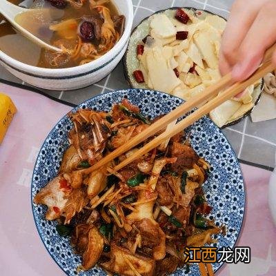 鸭肉和什么炒最好吃 鸭肉用什么配菜炒好吃