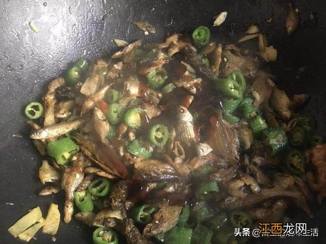 湖南小鱼仔怎么炒好吃 烟熏小鱼仔怎么炒好吃