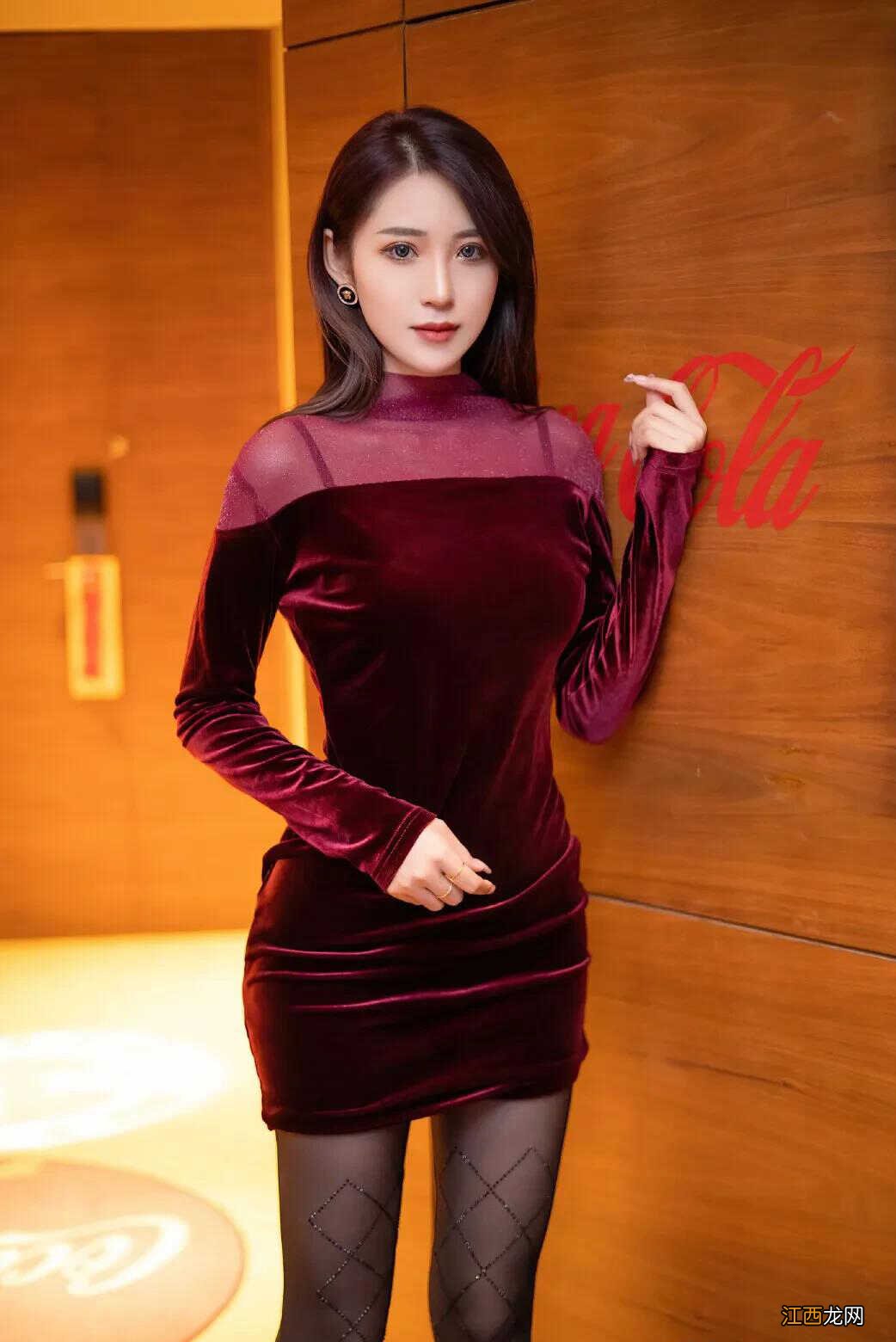 什么是花枝招展的女人 花枝招展是贬义还是褒义_造梦网