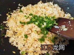 隔夜的米饭炒饭更好吃 隔夜的米饭能不能吃？