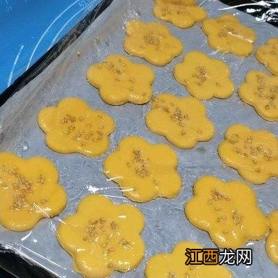 做南瓜饼要放什么东西 做甜南瓜饼需放什么材料