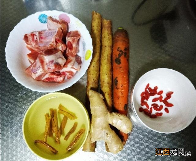 炖排骨汤枸杞什么时候放最好 枸杞炖汤什么时候放