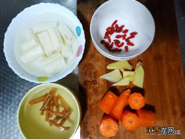 炖排骨汤枸杞什么时候放最好 枸杞炖汤什么时候放