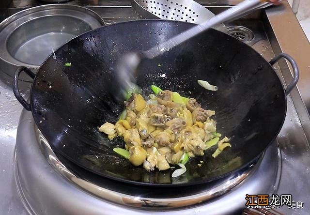 鸡肉可以加什么炖汤 鸡肉用什么炖好