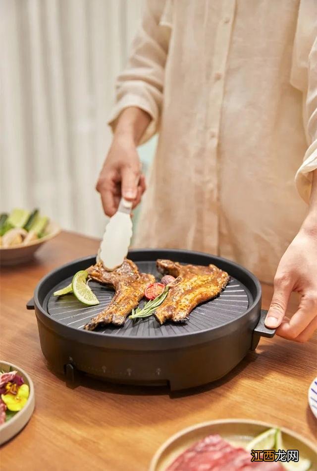 烤肉如何不溅油 烤盘烤肉烤什么 溅油怎么弄才能干净