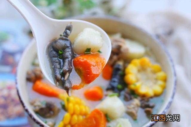 男人炖鸡放什么补身体 男人用什么鸡煲汤补身体