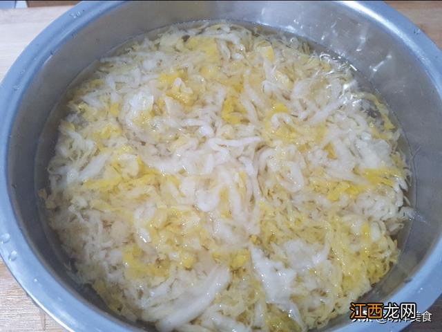 东北酸菜怎么做好吃又简单 东北酸菜炒什么比较好吃