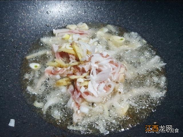 东北酸菜怎么做好吃又简单 东北酸菜炒什么比较好吃