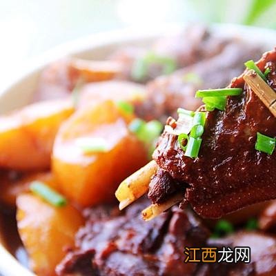 鹅肉和什么一起烧最好吃 烧鹅里面加什么好吃一点