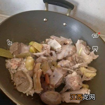 鹅肉和什么一起烧最好吃 烧鹅里面加什么好吃一点