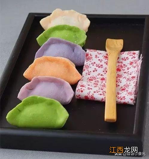 红色饺子皮用什么材料 红色水饺用什么做成的