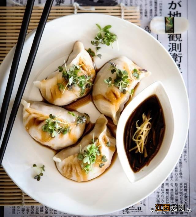 红色饺子皮用什么材料 红色水饺用什么做成的