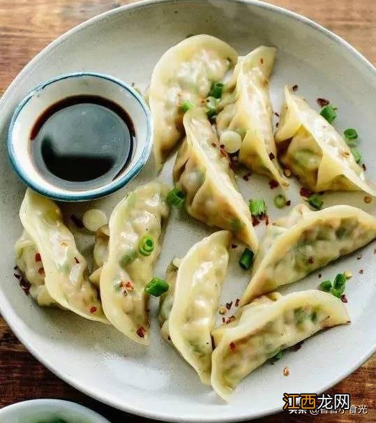 红色饺子皮用什么材料 红色水饺用什么做成的