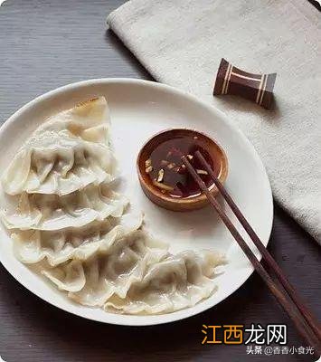 红色饺子皮用什么材料 红色水饺用什么做成的