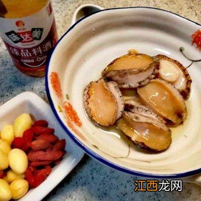 鸽子汤配什么食物最佳 鸽子汤放什么好