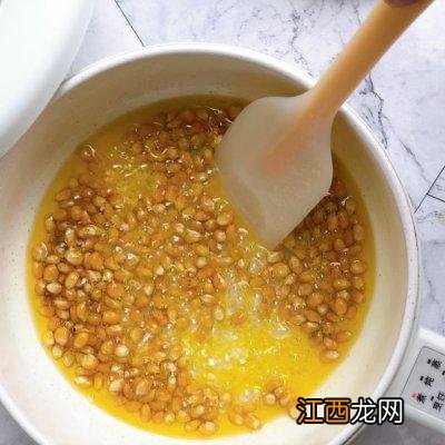 爆米花用的黄油是什么油 爆米花为什么用黄油