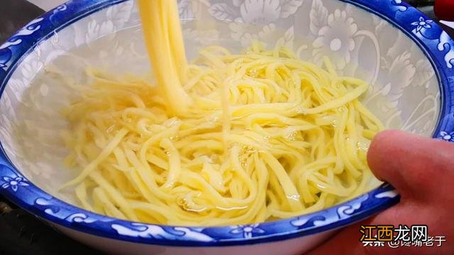 面条机做出的面条一煮就断 为什么机器做的面条容易断
