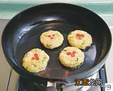 煎鱼饼怎么做好吃窍门 什么鱼煎鱼饼好吃又好看