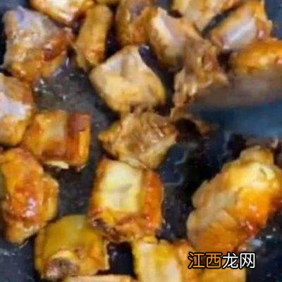 女人吃排骨炖什么最好 排骨炖什么豆对女人喝最好