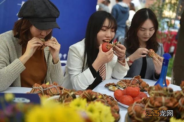 柠檬水跟什么食物相克 柠檬不可以和什么一起泡水喝