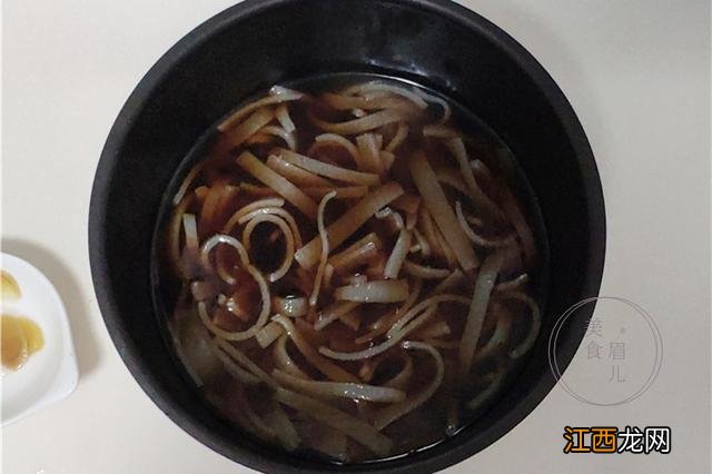 肉皮冻放什么最好?猪皮冻里面放啥,一定要吃透此文重点