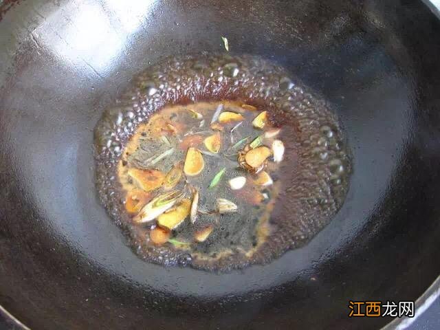 红烧茄子为什么要放糖水？红烧茄子为啥要放淀粉，看完文章，涨知识了