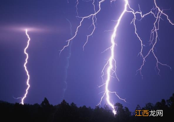 雷电天气怎么保护自己？