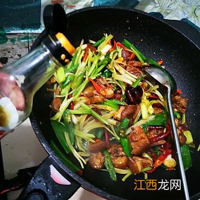 肘子炒什么好吃窍门？熟肘子怎么炒，此文太精彩了