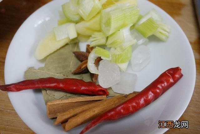 鸡肉可以和什么食物一起炖？鸡和什么炖是绝配，看完这篇文章豁然开朗