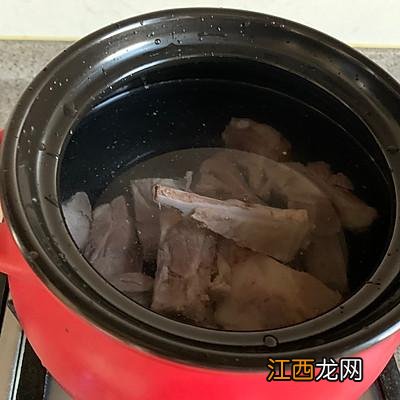 肉骨茶里面的酱油是什么酱油？肉骨茶的黑酱油是老抽吗，掌握这点，实用篇