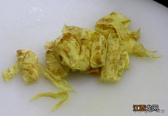 菠菜和什么炒最好吃？菠菜跟啥一起炒好吃，叒叒叒上新啦