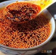 什么东西能使辣椒油变红？辣椒油放什么才变红，原来诀窍这么简单