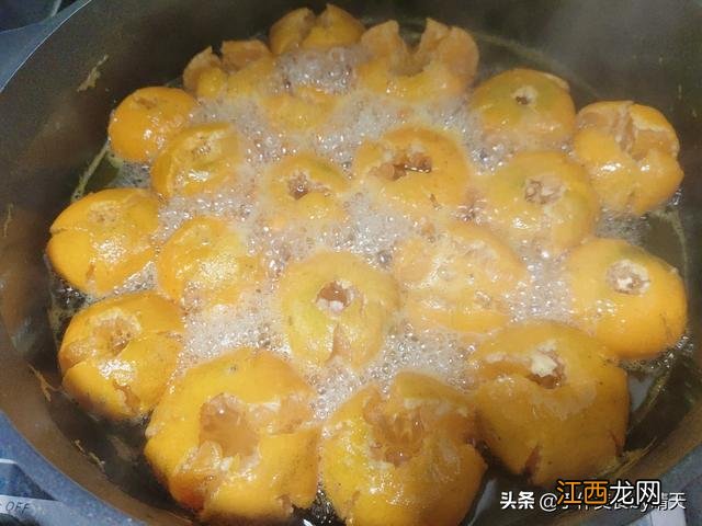 桔饼泡水喝有什么功效？橘饼泡茶，看完终于明白了