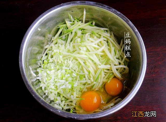 塌饼子可以用什么菜？糊塌子简单做法，总结了这几点，快看