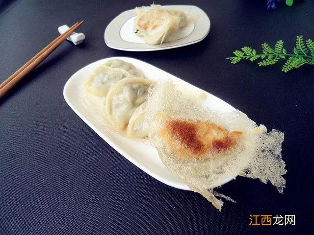 木耳放什么包饺子好吃？韭菜配木耳能包饺子吗，别嫌麻烦，看完