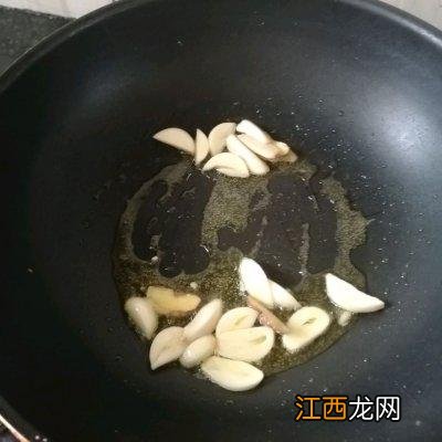 鱿鱼炒什么比较好吃？鱿鱼炒什么好看又好吃，点击喜欢请关注转发